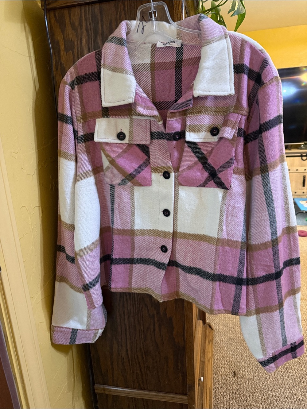NWOT Short-cut flannel shacket size xl. Super cute for layers.